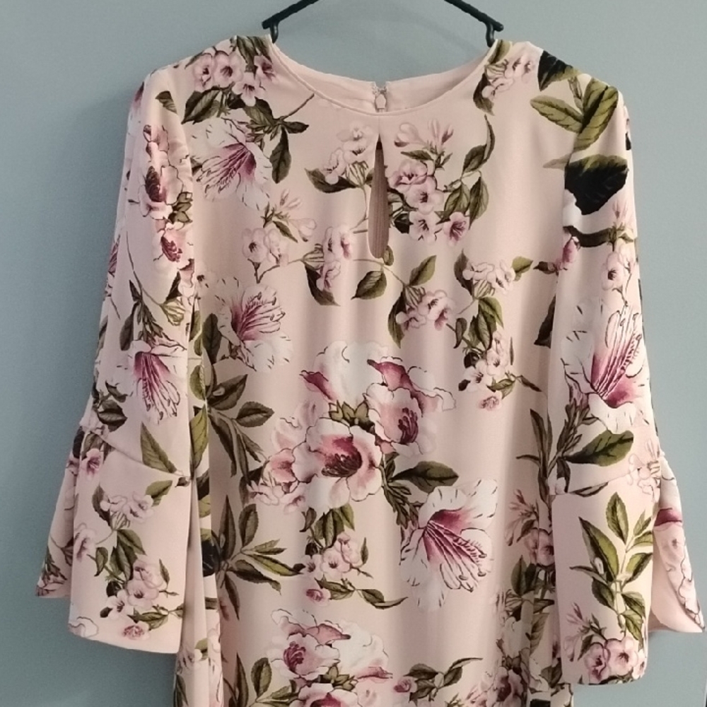 Like New ⭐ White House Black Market Pink Floral Midi Bell Sleeve Dress Size 2 🌹